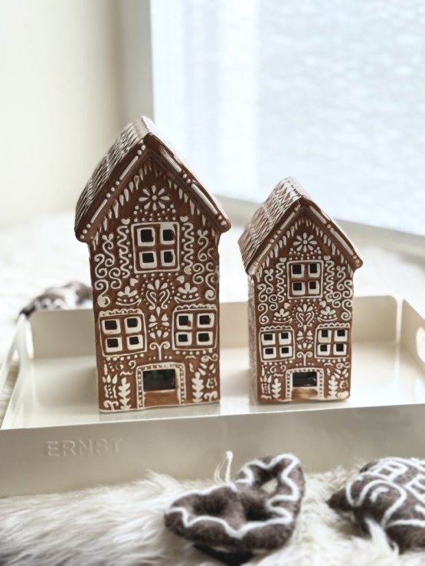Domeček GINGERBREAD, výběr ze 2 typů - Typ : Větší Domeček GINGERBREAD, výběr ze 2 typů - Typ : Větší