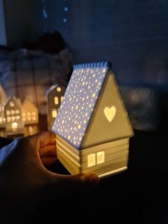 Porcelánový svícen Perníková chaloupka se srdíčkem