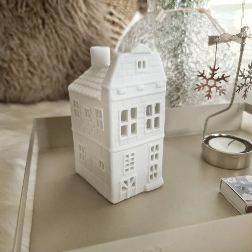 Porcelánový svícen domeček ,,Krejčovství" - matný