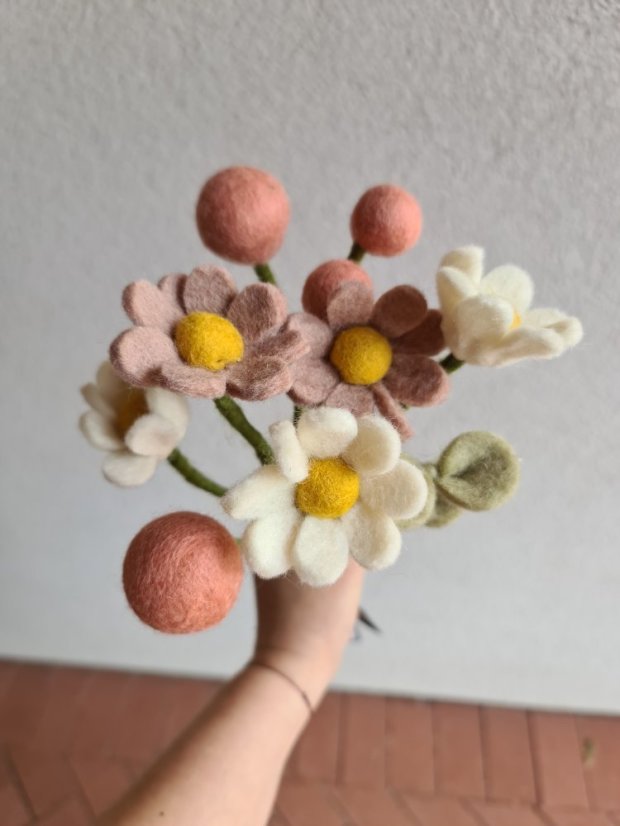 Plstěná květina DAISY, bílá