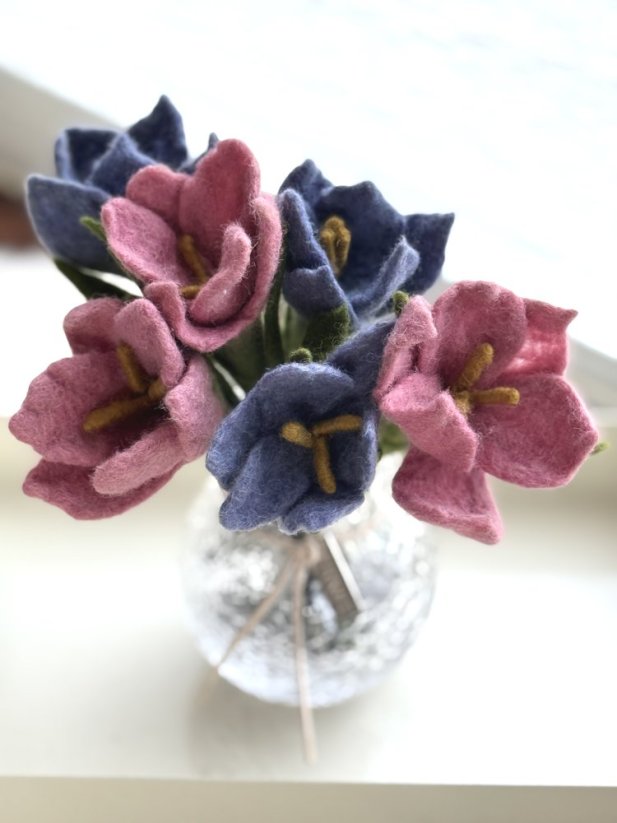 Plstěný Crocus, 18 cm, výběr z barev - Barva: Růžová