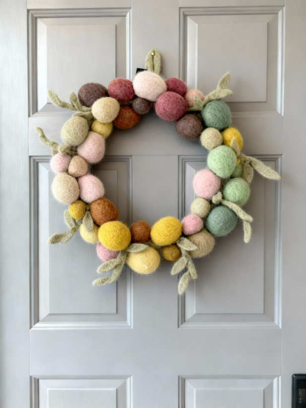 Jarní plstěný věnec s vajíčky