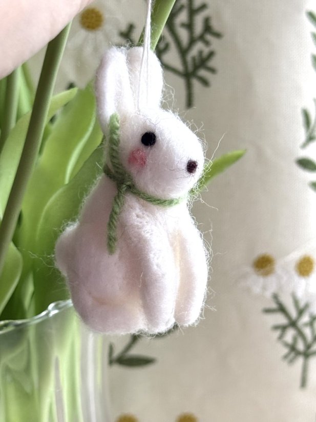 Plstěný králíček na zavěšení