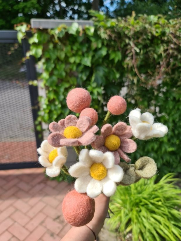 Plstěná květina DAISY, bílá