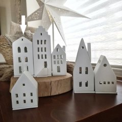 Porcelánový svícen domeček s valbovou střechou - matný